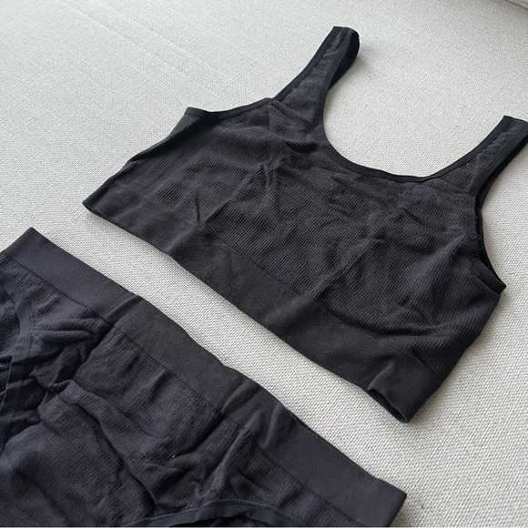 OUT FROM UNDER Black Markie Soft Seamless Ribbed Set - Picture 4 of 10